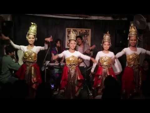 Thai Afro Music Night (King Kong and the Chum, Didier Mpondo, High school thai traditional dancers)