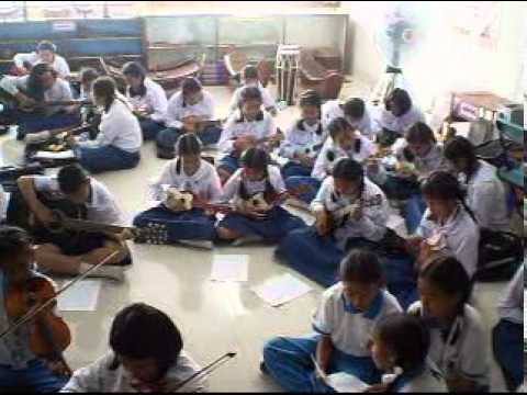 อิ่มอุ่น ชมรมukulele กีตาร์  ไวโอลีน