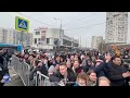 Гроб с Навальным внесли в храм. Люди кричат: &quot;Навальный!&quot;. Начавось прощание