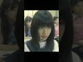 彼女は同級生を助けたために、罰を受けた。