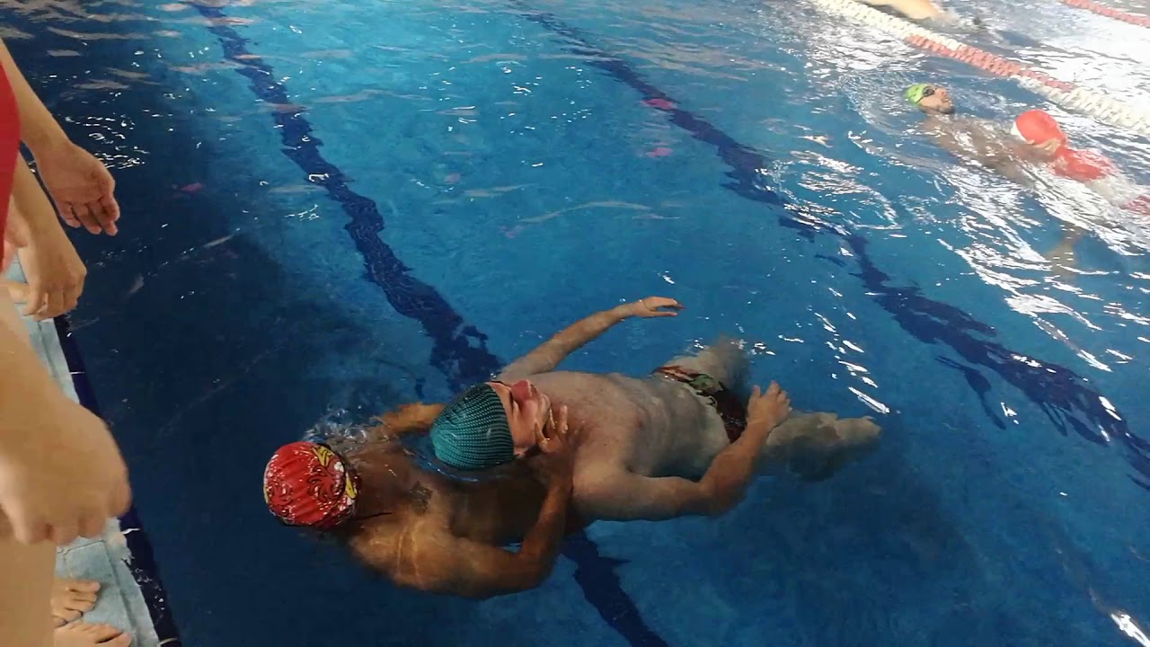 Rescate en piscina a victima con lesión medular