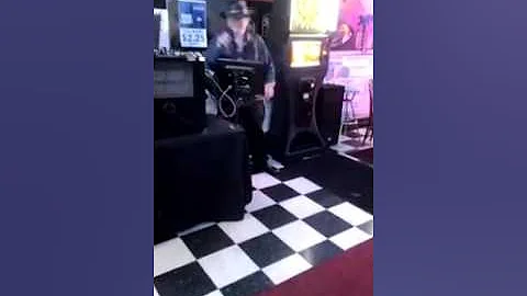 Bill DePriest singing " got my MO Jo working"