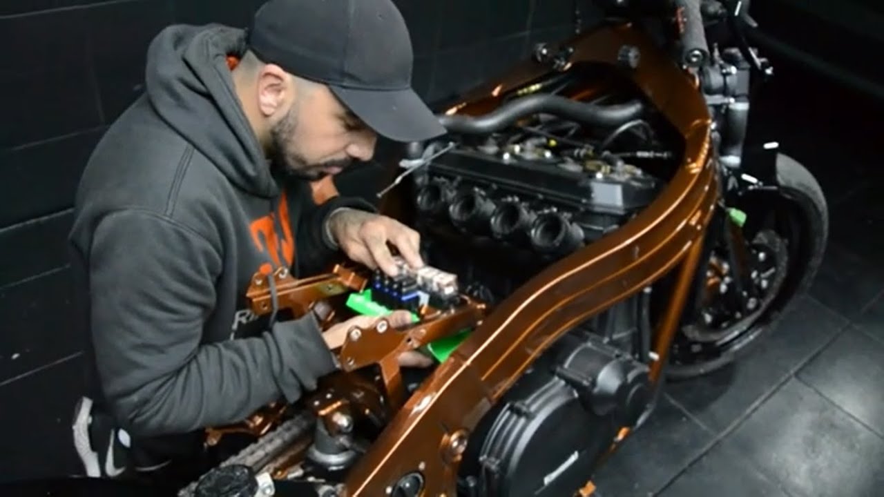 KAWASAKI NINJA ZX10 CAFE RACER - FUELTECH FT450 - YouTube