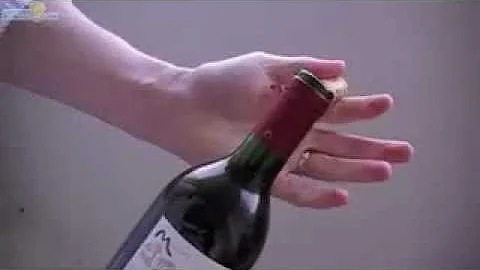 Come togliere il tappo dal vino senza cavatappi?