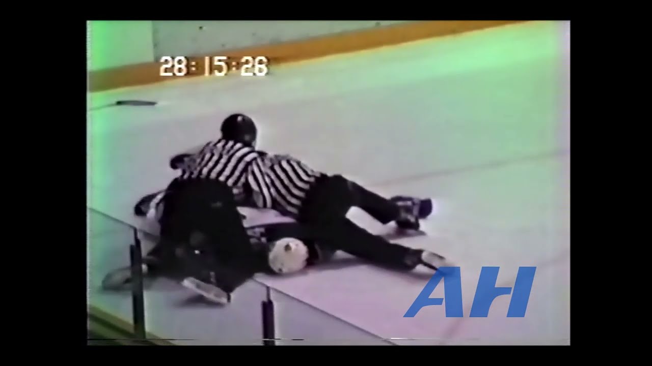 OHL Nov. 26, 1987 Mike Dagenais,PET v Robert Cimetta,TOR (R) Toronto Marlboros Peterborough Petes