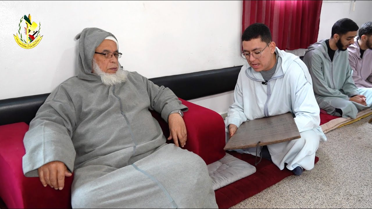 في رحاب مدرسة ابن القاضي |1| قراءة اللوح (بالعشر الكبير)على الشيخ محمد السحابي ـ الطالب هشام العناية