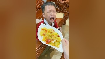 Mẹ thiên vị cho chip ăn thịt pipi khóc thương quá #shortvideo