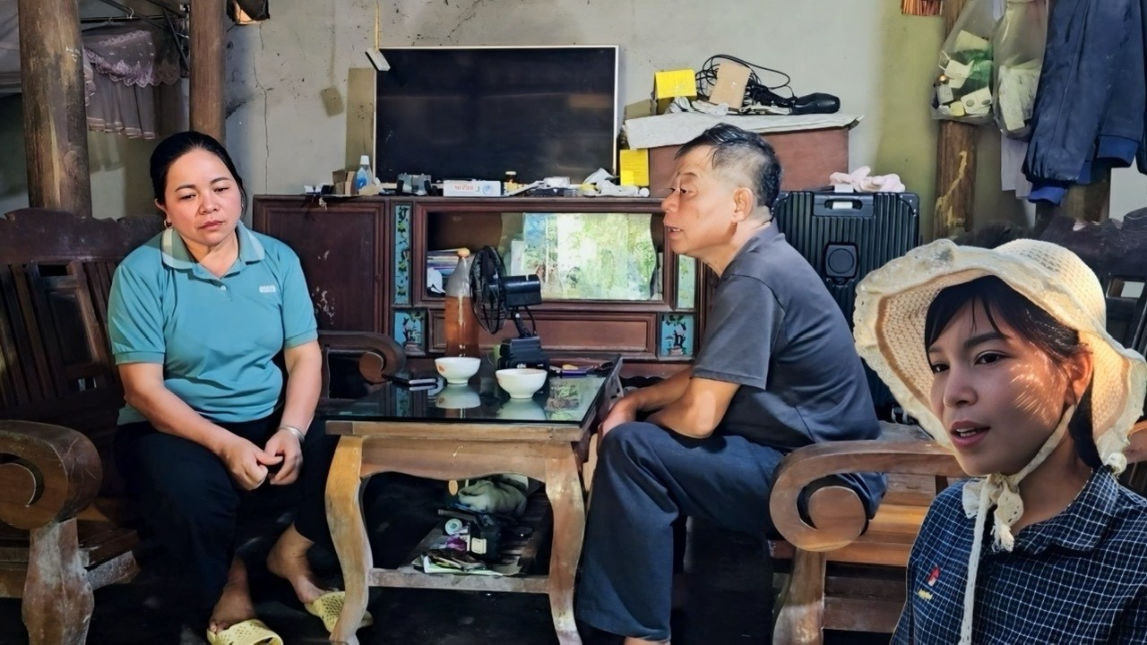 Eventually, Lan's father arrived, but he only met Yến Chi's mother