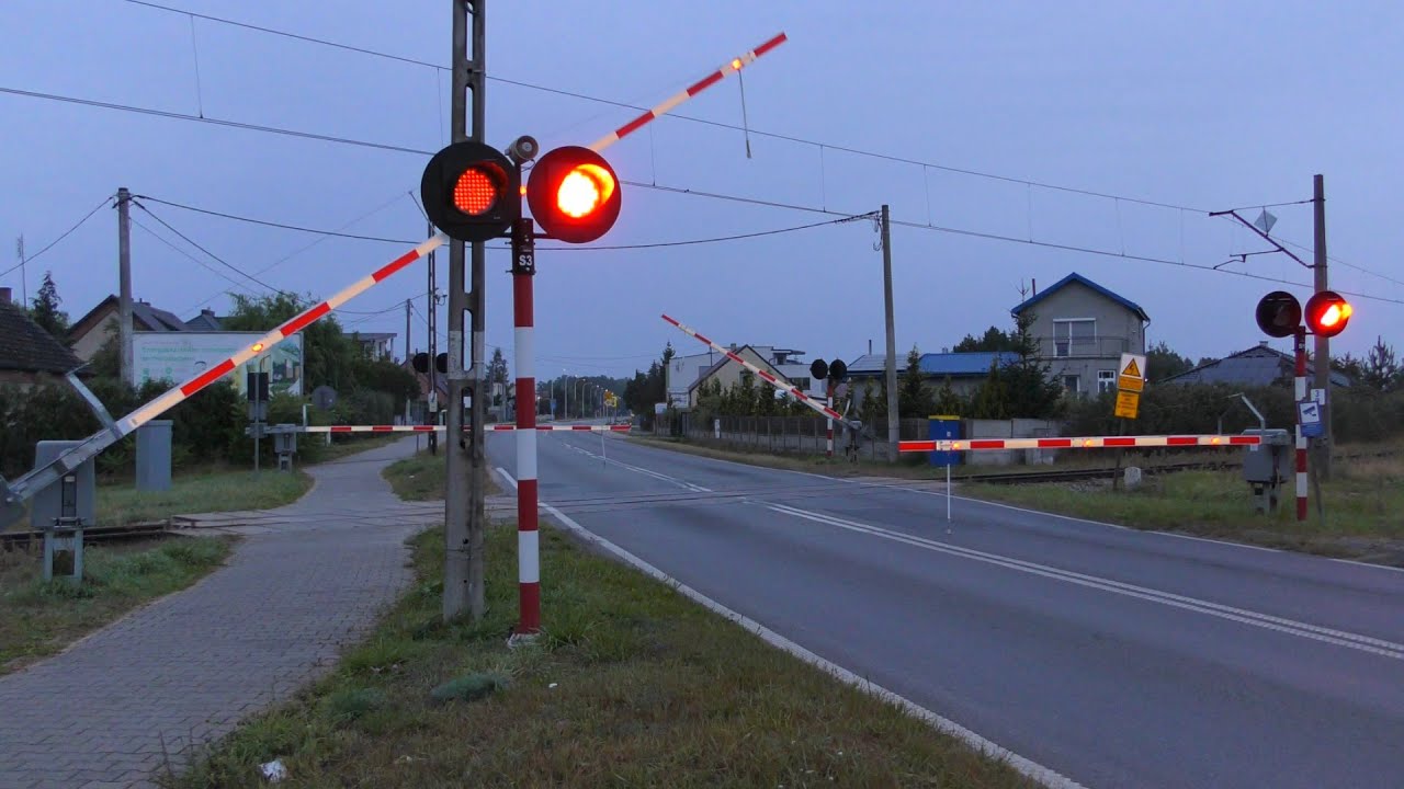 [4K] Przejazd kolejowy - Krążkowy / Hanulin LK812 | Polish railroad crossing