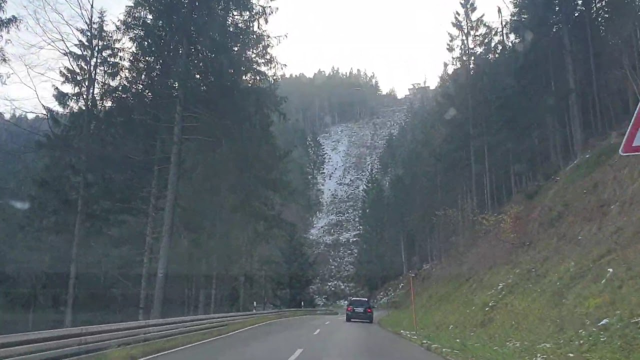 Autofahrt im Schwarzwald Rennstrecke von Freiburg zum Schauinsland Schnee November 2019