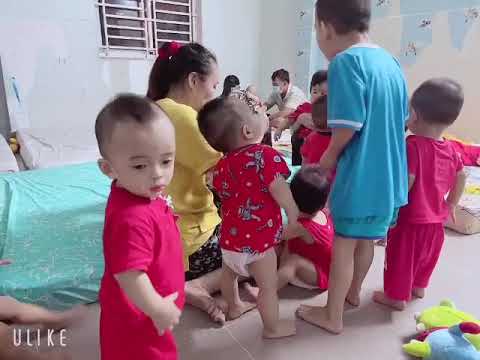 Video Mẹ Hương Cho các con ăn cháo - youtube