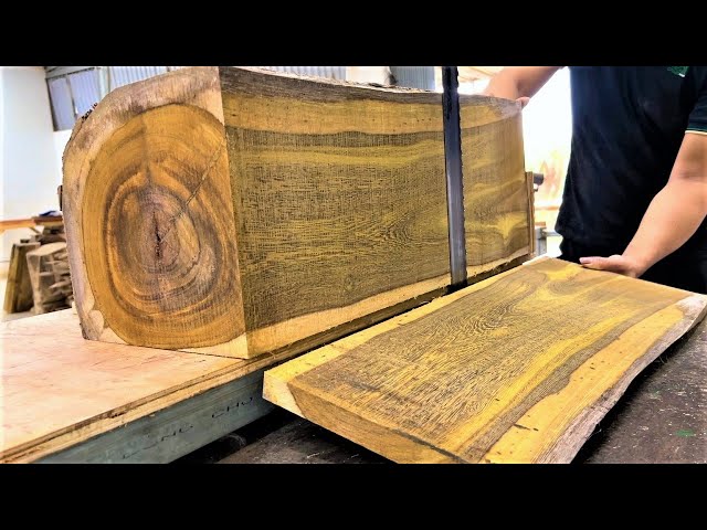 Artistic Wood Carving - The Man Who Transformed A Log Into An Incredibly Amazing Masterpiece class=
