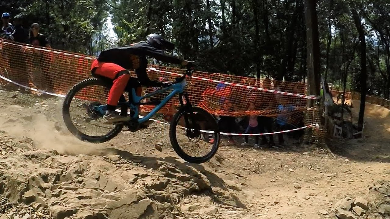 Bukit Dinding Downhill Race 3.0 - Riders attacking the steepest part of the trail