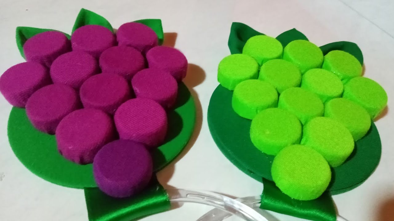 porta pano cacho de uvas com tampinhas pet e cd / DO LIXO AO LUXO!