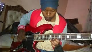 Nkathazo playing E.c Maskndi bass guitar 🎸 @ Mafezie Records
