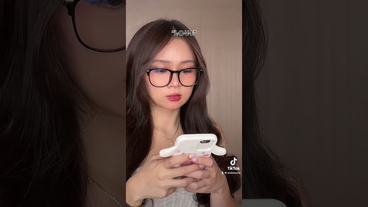 Guarda #pov your crush asks for the wifi password su YouTube Guarda #pov your crush asks for the wifi password su YouTube