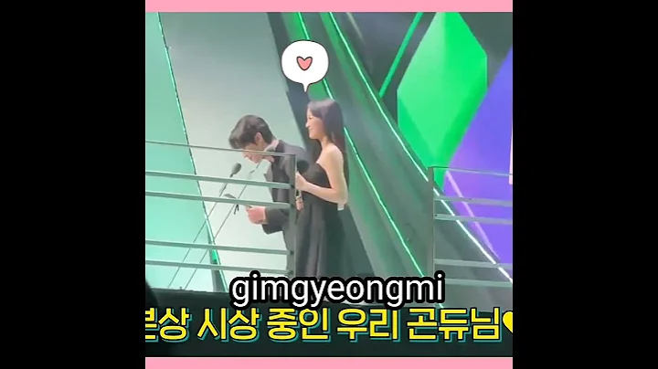 The way he looks at her at a glance makes my heart flutter. 👀😆😏💞#Hyojeong 💏💫🔐💕#So lovely 💞