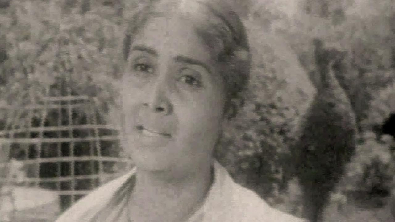 Dev Jari Maj Kadhi Bhetala   Asha Bhosle Molkarin Song 2