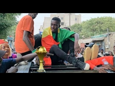 Caravane de Idrissa Gana Gueye   Le trophée de la Coupe d’Afrique des Nations à la Médina