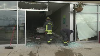 Driver crashes into hair salon in Austintown