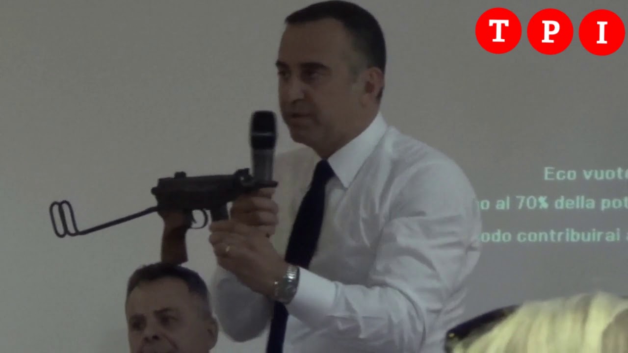 Strage Acca Larentia, le rivelazioni della mitraglietta Skorpion - YouTube TPI