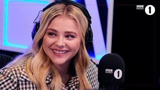 Video thumbnail of "Chloë Grace Moretz convinces girl's mum to take her to amusement park"