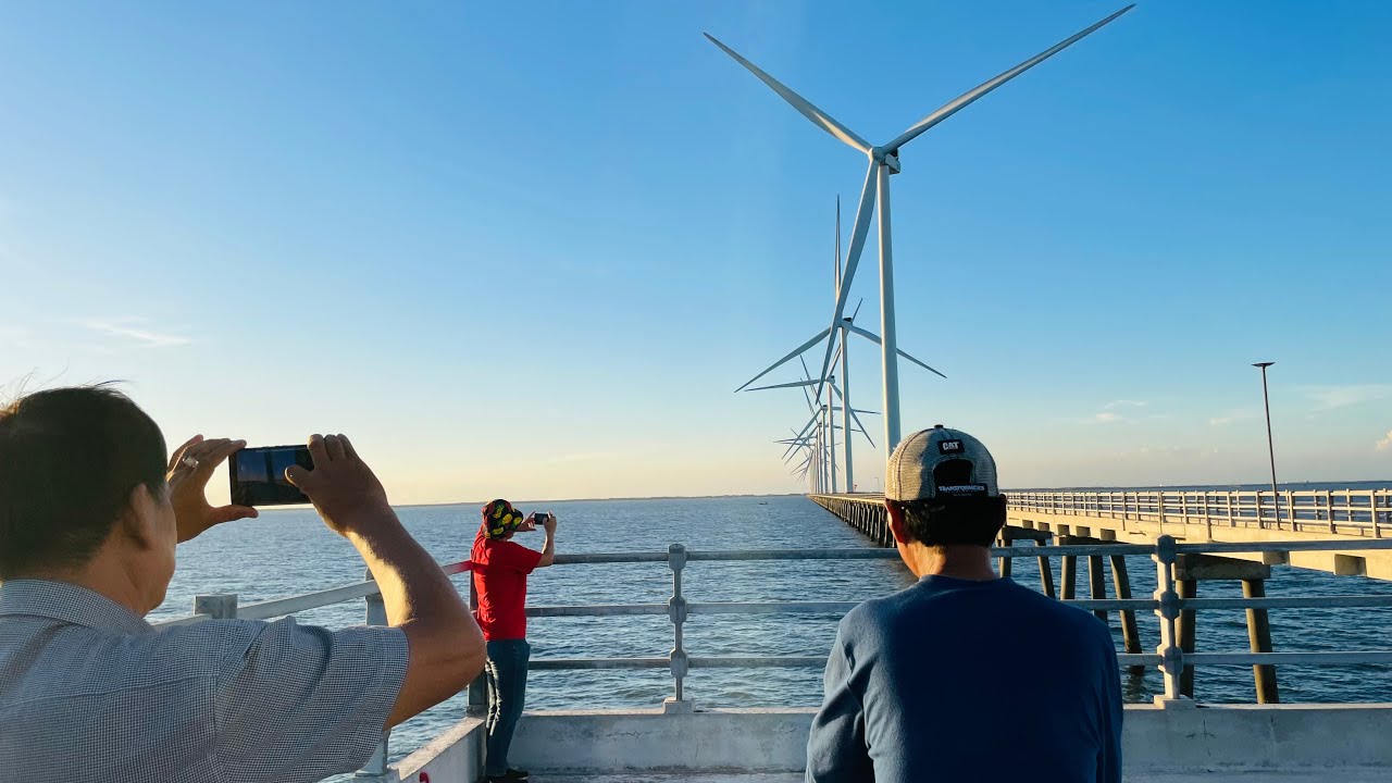 Ngắm Hoàng hôn Điện gió Hoà Bình 1