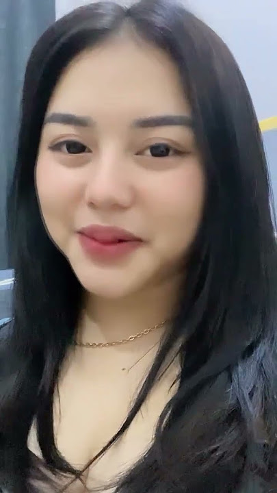 cewek cantik merokok