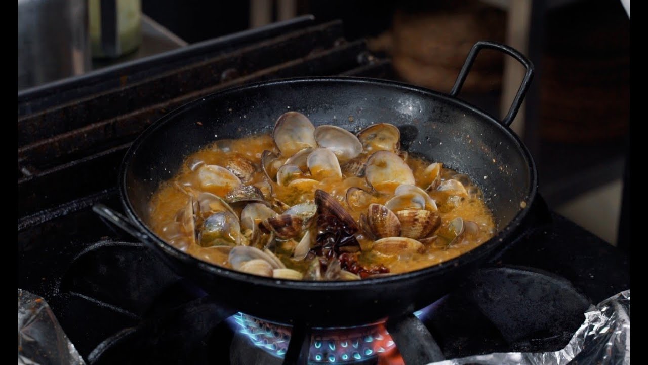 Almejas a la marinera - Seafood clams