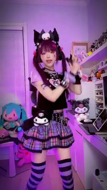 Let's dance with Kuromi✌️. #dance #kuromi #outfit