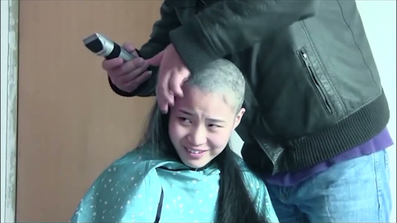 Family Haircutღ  Shave my female classmate's head in front of her mother, so pretty