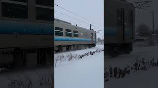 GV-E400系弘前行普通列車1両編成(国道7号線陸橋付近)