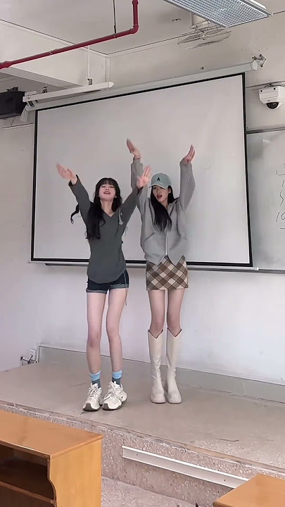 超越妹妹的新歌不要放过啊 #杨超越dadada手势舞挑战 #女大 #双胞胎#杨超越新歌透明