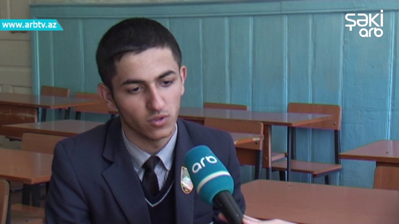 Muellim yanina getmeden 700 bal topladi