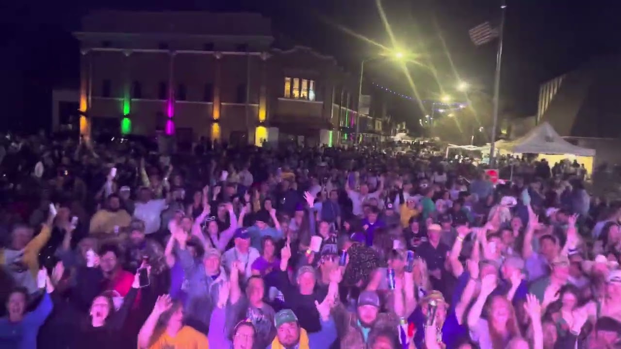 Travis Matte and the Kingpins Eunice Mardi Gras 2025