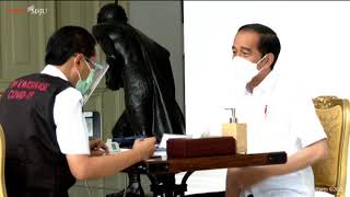 Detik-detik Jokowi Disuntik Vaksin COVID-19 Pertama di Indonesia
