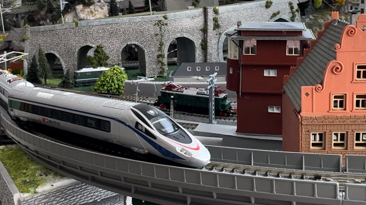 Unboxing Alstom ETR 610 from Arnold N gauge as New Pendolino