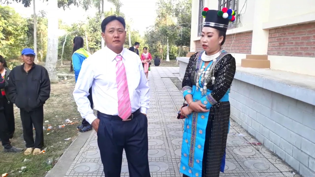 Paj tag thiab ntxawg xyooj hais kwv txhiaj nkauj nraug