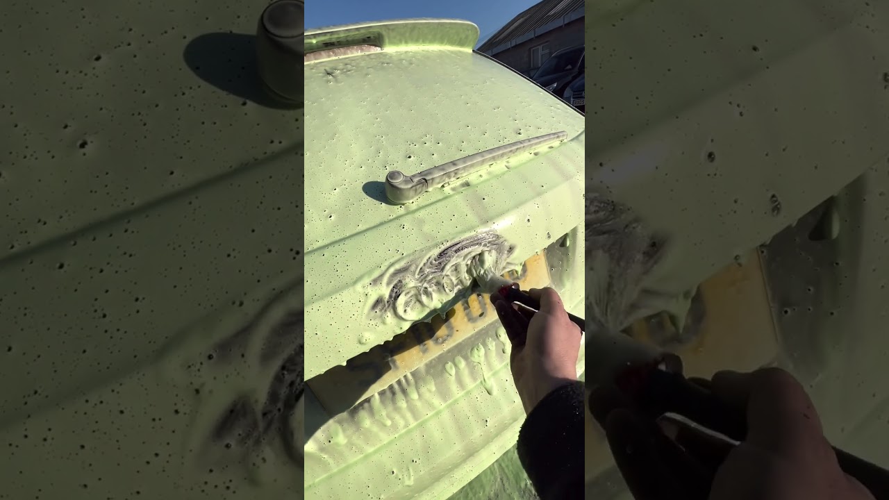 Trying out some new coloured  snow foam/ Alien Magic