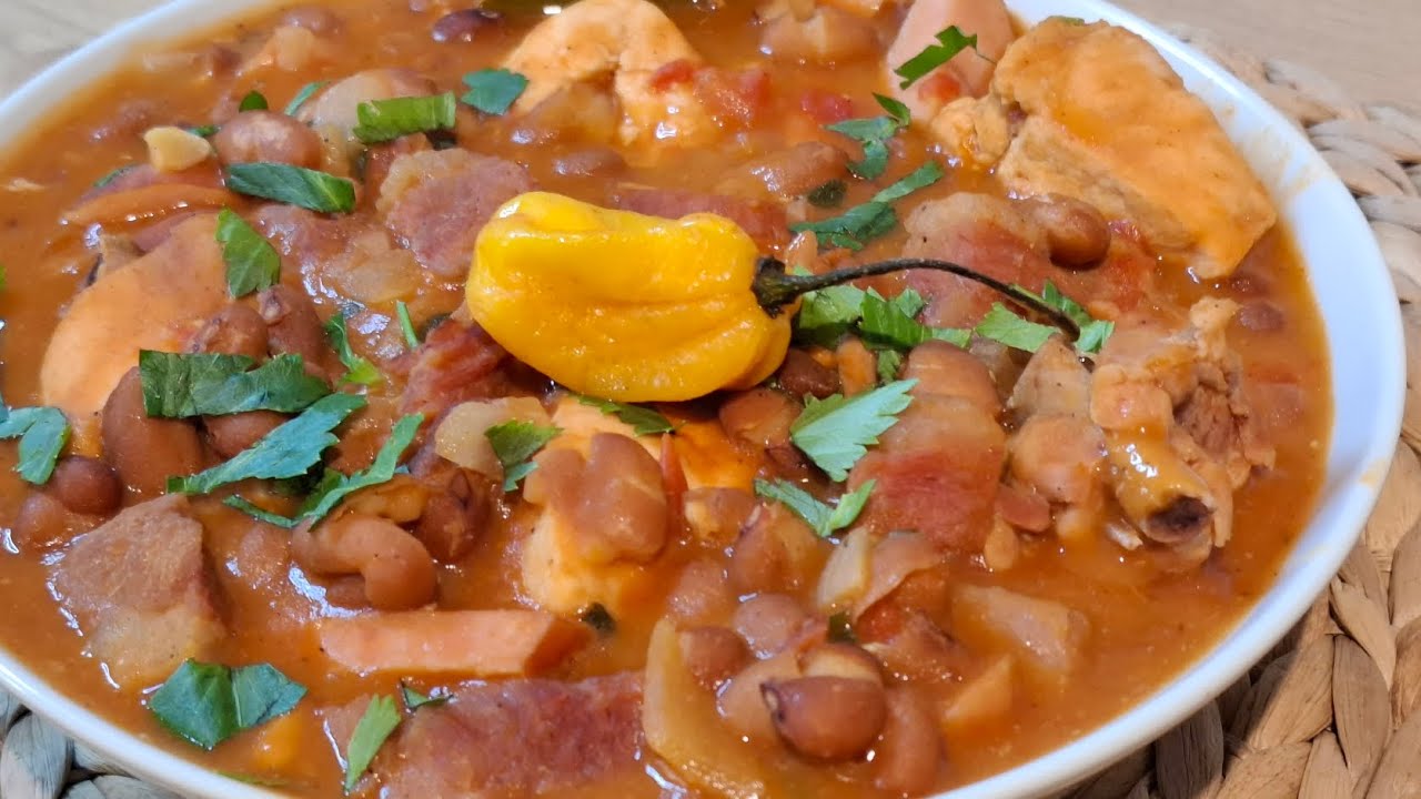 Surinaamse Bruine Bonen met Kip, Zoutvlees en  Kiprookworst | Authentiek Recept🇸🇷🍽️