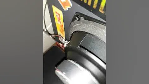 Logitech Z333 - Bass test 100% VOLUME