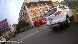 [車禍]南投名間車禍紅燈停在黃色網狀線真的不OK！！！