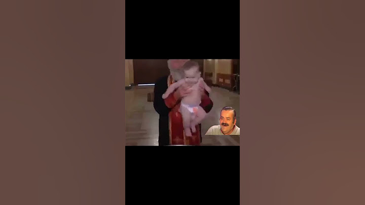 Поп кръщава бебе (смях)