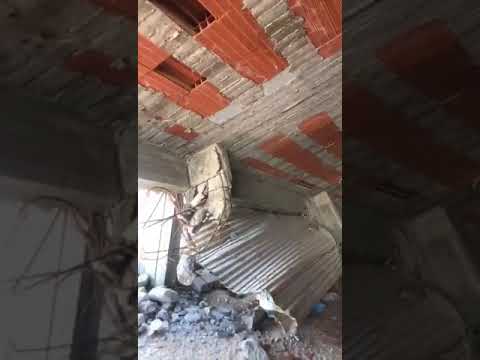 من يفسر سبب سقوط السقف