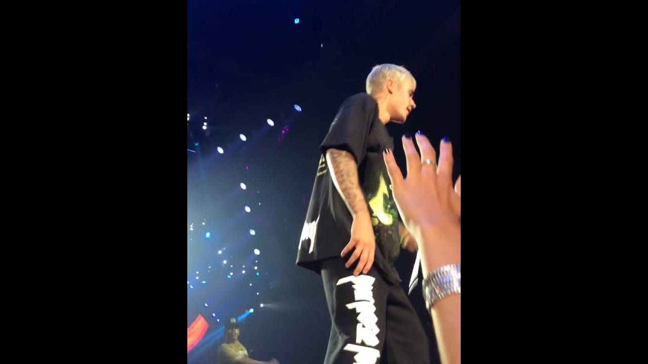 Justin Bieber - Baby (XL Center, Connecticut 7-10-16) FRONT ROW!