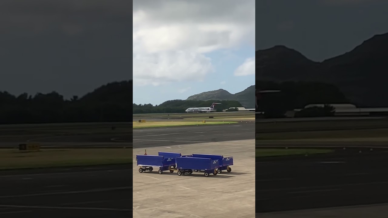 Hawaiian Airlines Boeing 717 at gorgeous Lihue (Kauai, Hawaii)