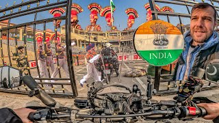 Hindistan ve Pakistan Sınır Kapısında Kılıçlarla Birbirine Meydan Okuyor #33