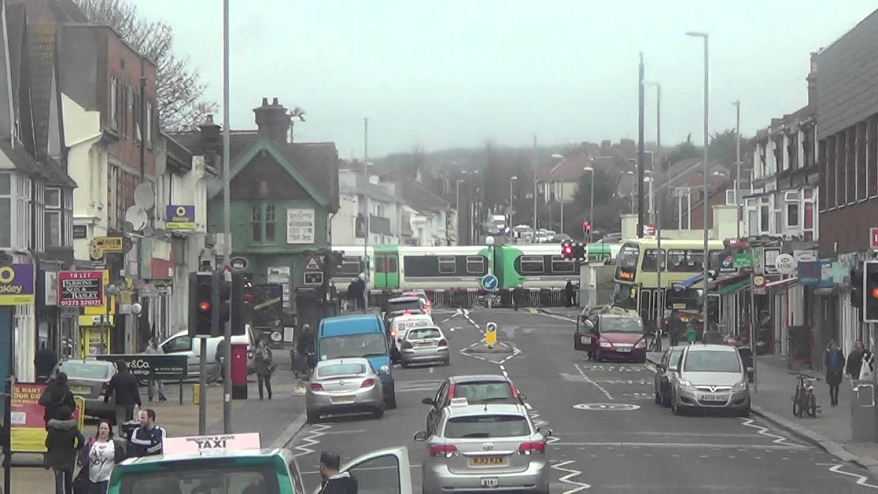 Portslade Level Crossing in the afternnon 12/12/2015 YouTube