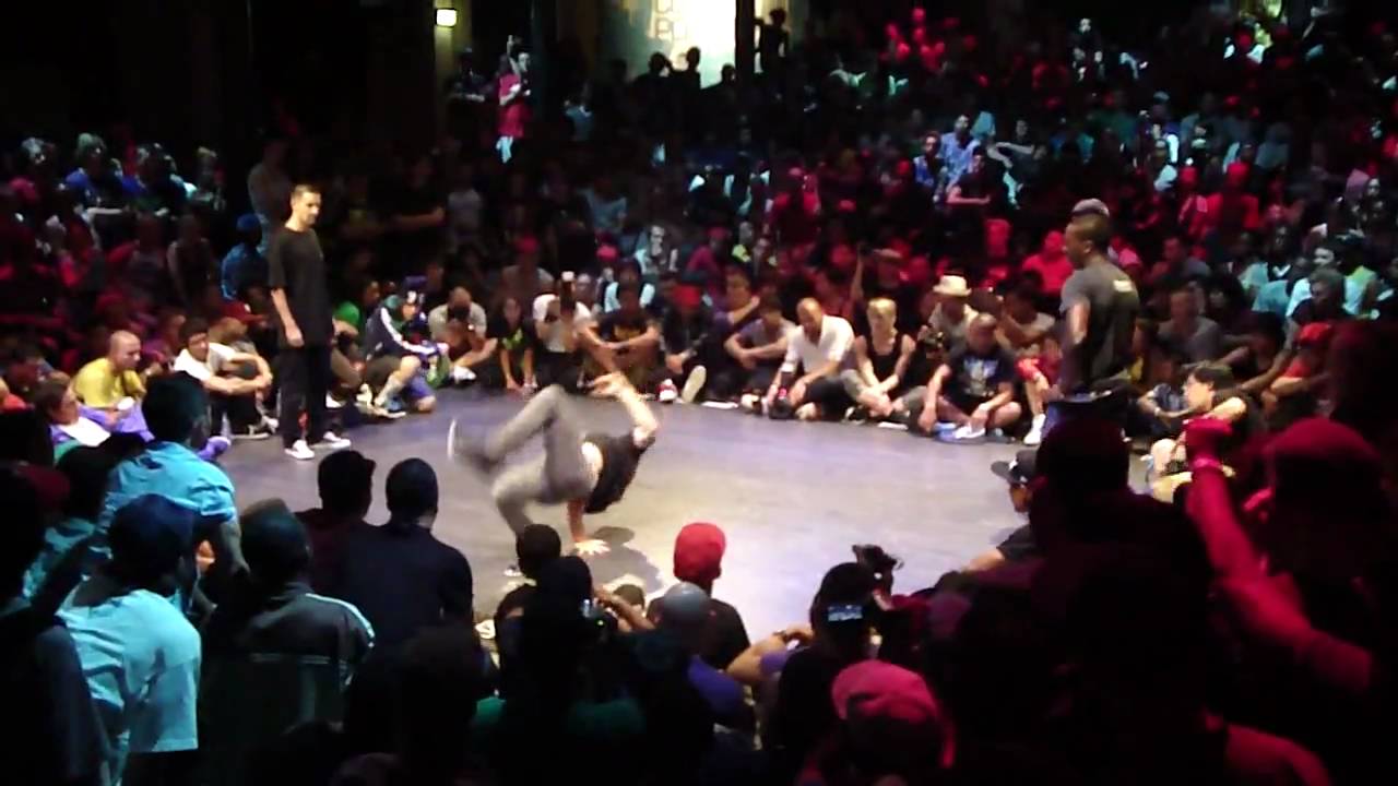 World Bboy Classic 2010 - final - Keebz & Thesis vs Lamine & Lil G