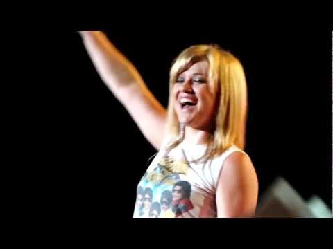 06. KELLY CLARKSON (+) BREAKAWAY